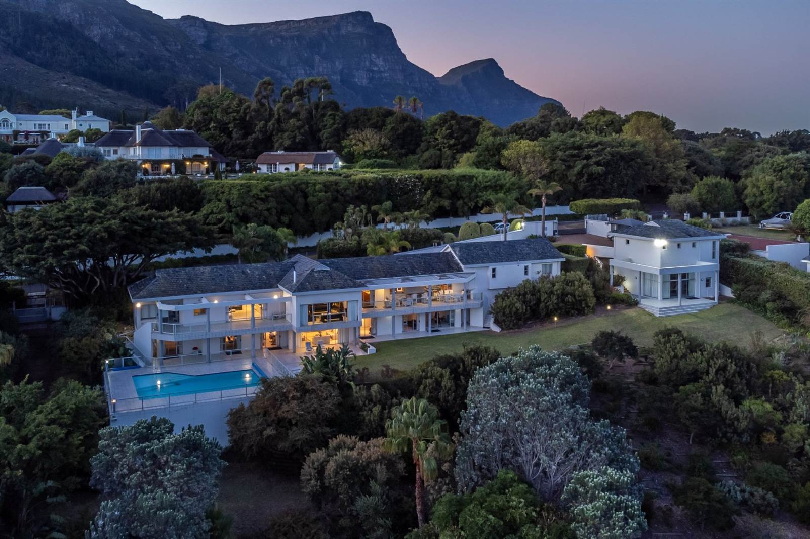 6 Bed House in Constantia photo number 5