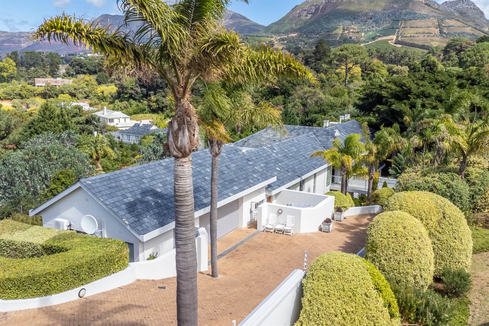 6 Bed House in Constantia photo number 9