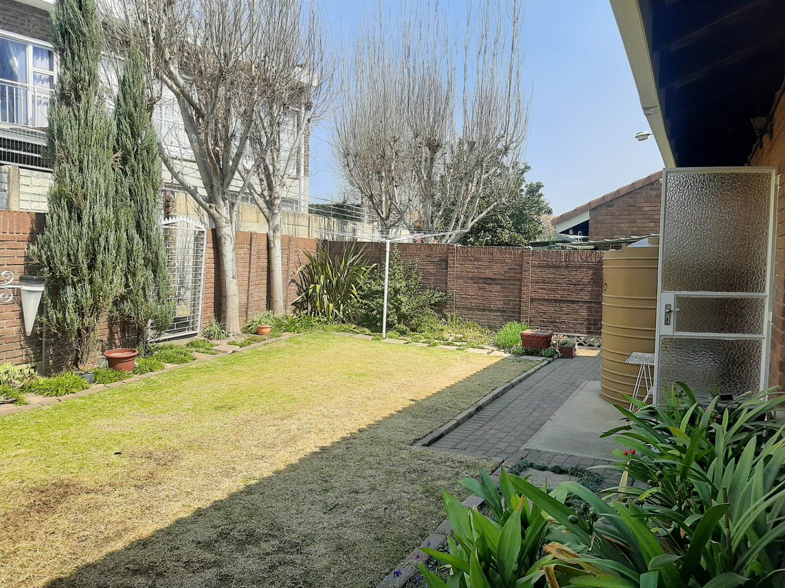 3 Bed Townhouse in Suidrand photo number 19