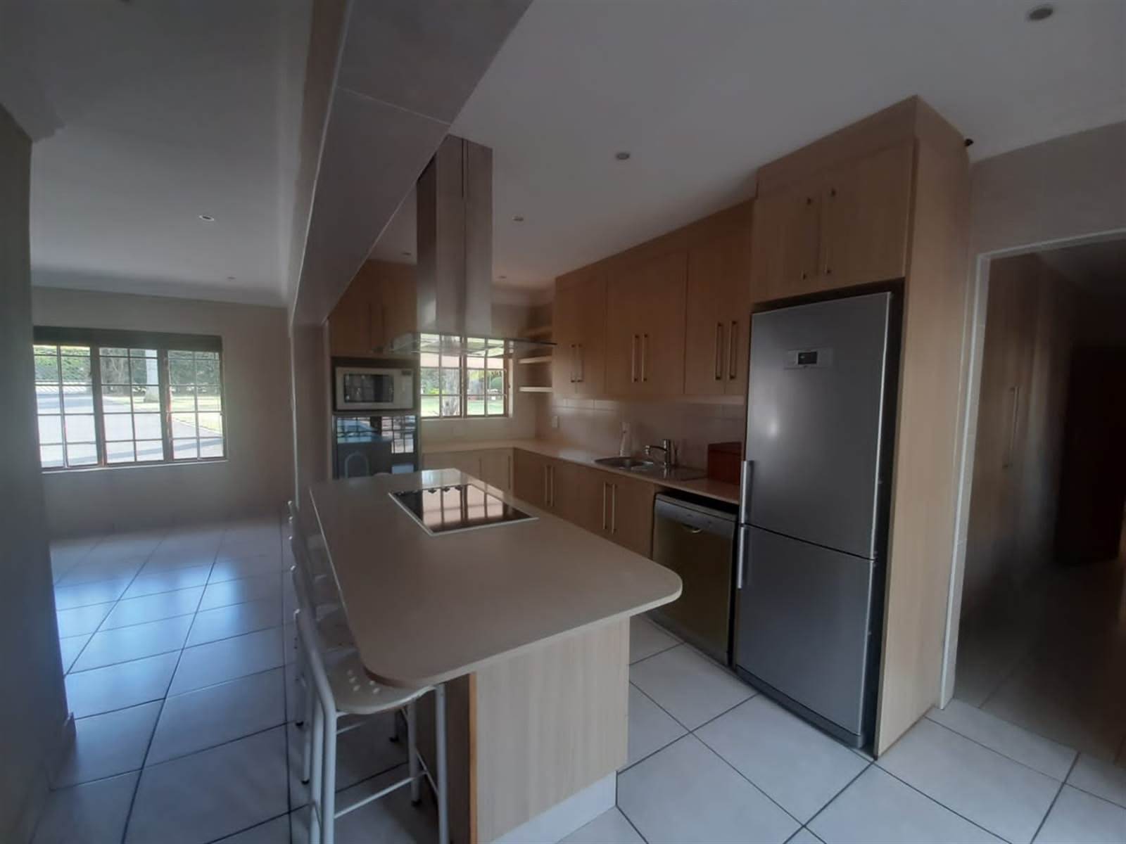 6 Bed House in Kloof photo number 10