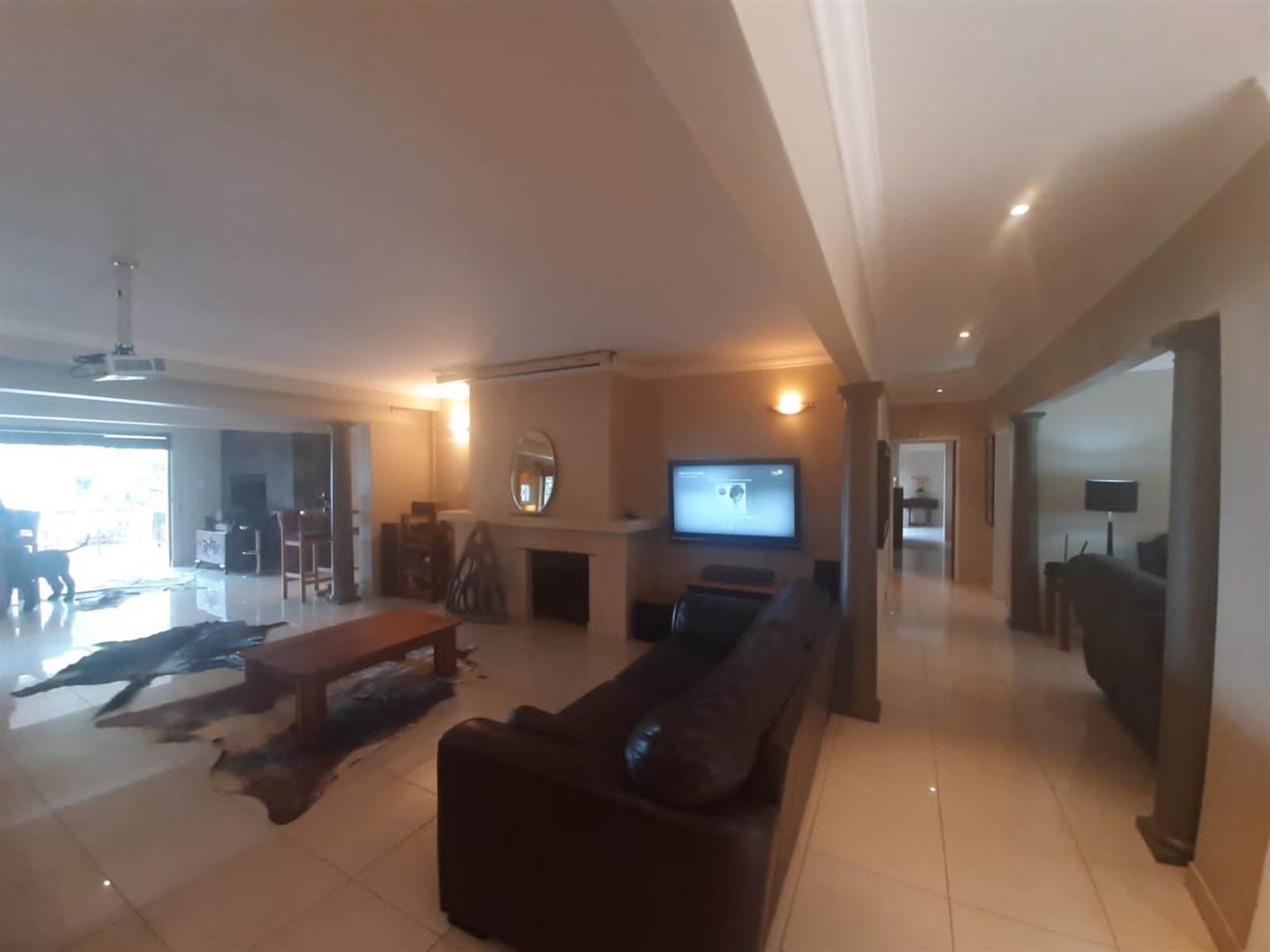 6 Bed House in Kloof photo number 13