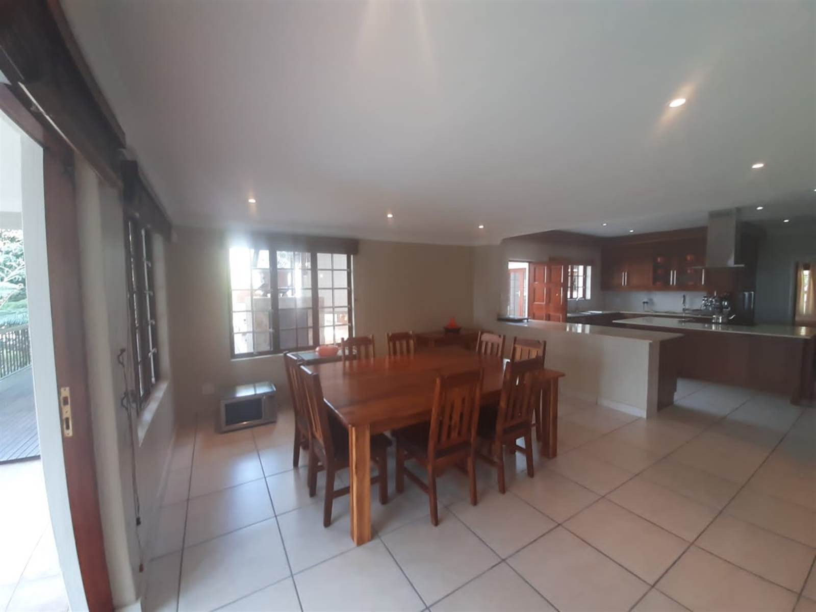 6 Bed House in Kloof photo number 11
