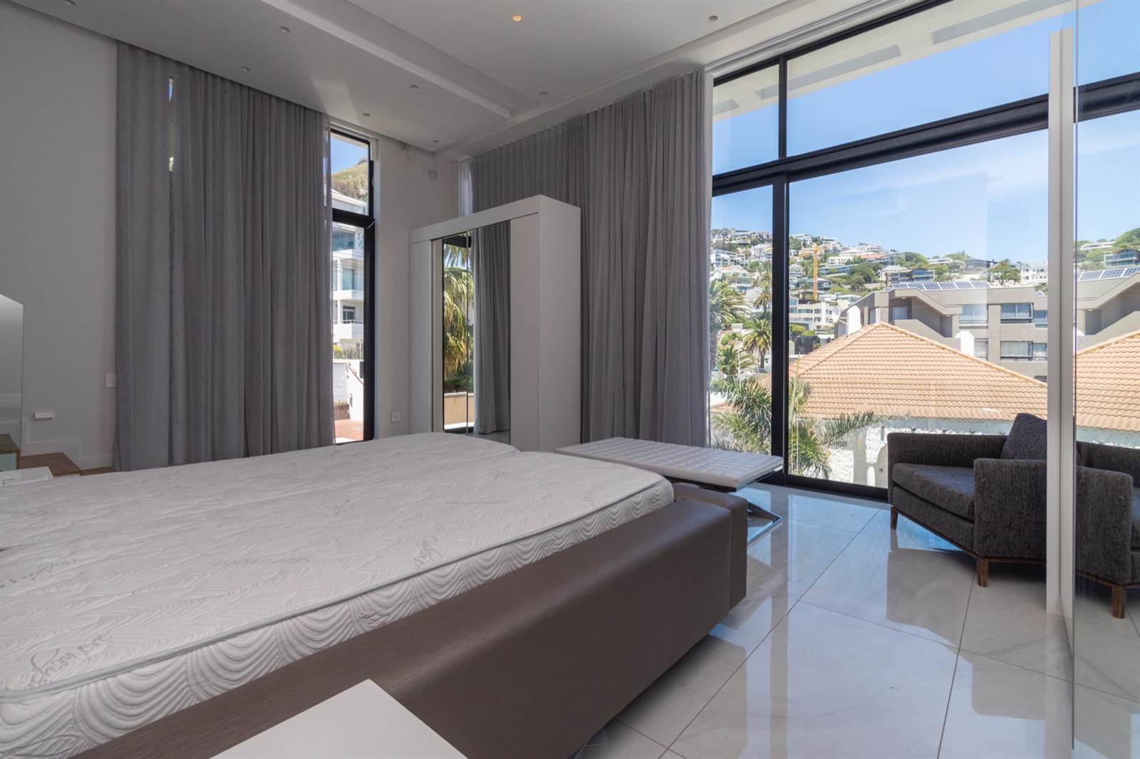 3 Bed Apartment in Bantry Bay photo number 12