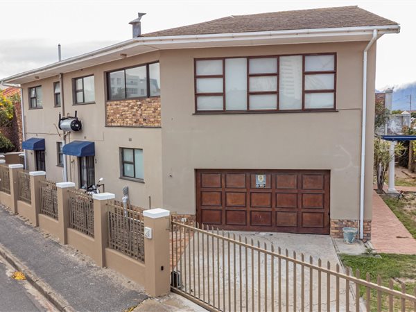 5 Bedroom House 5 Bedroom House
