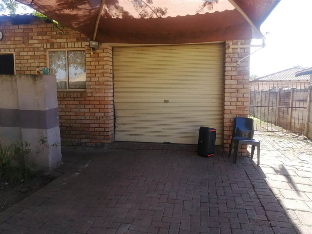 3 Bed House in Waterval East photo number 23
