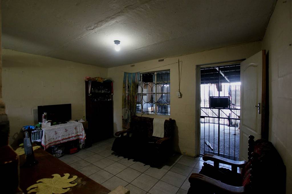 2 Bed House in Scottsville photo number 4