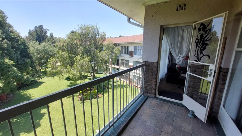 2 Bed Apartment in Doringkloof photo number 18