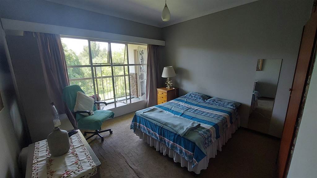 2 Bed Apartment in Doringkloof photo number 11