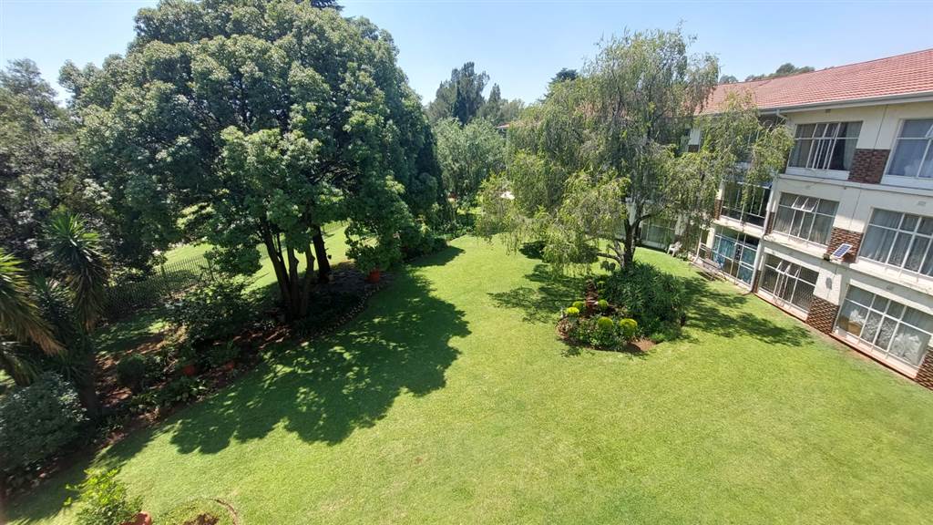 2 Bed Apartment in Doringkloof photo number 19
