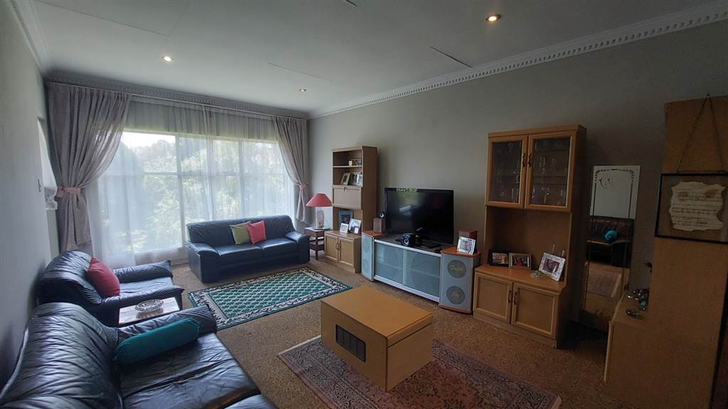 2 Bed Apartment in Doringkloof photo number 4