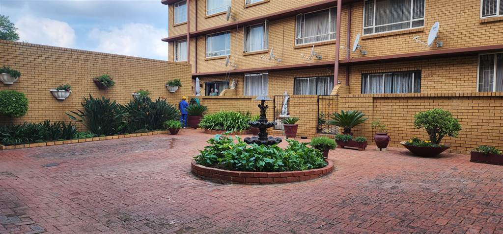 2.5 Bed Apartment in Pretoria Gardens photo number 17