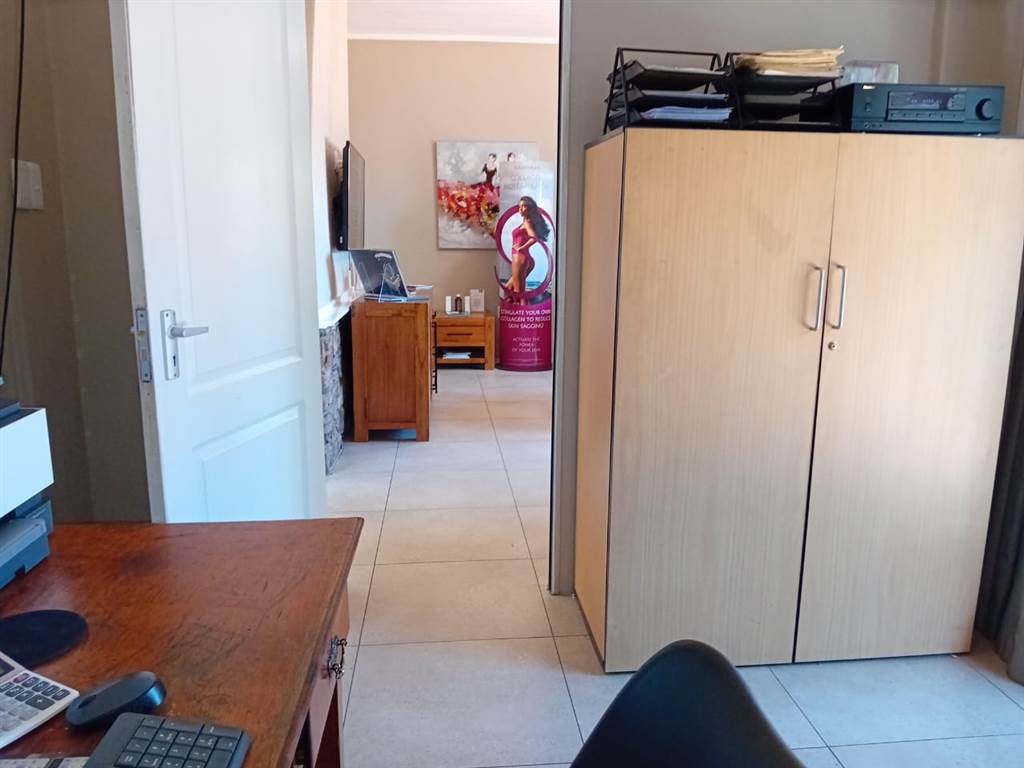 117  m² Office Space in Eldoraigne photo number 2
