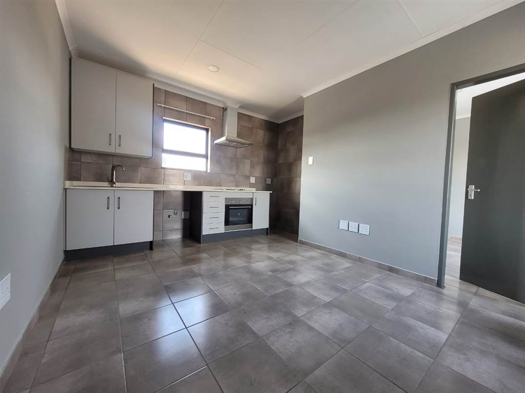 1 Bed Apartment in Grobler Park photo number 3