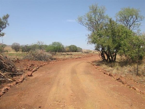15.1 ha Land available in Broederstroom