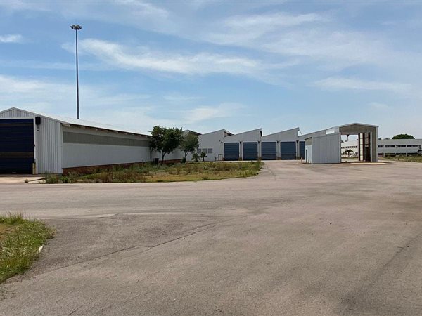 54 000  m² Industrial space