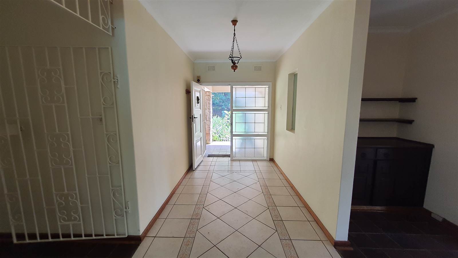 4 Bed House in Kloof photo number 16