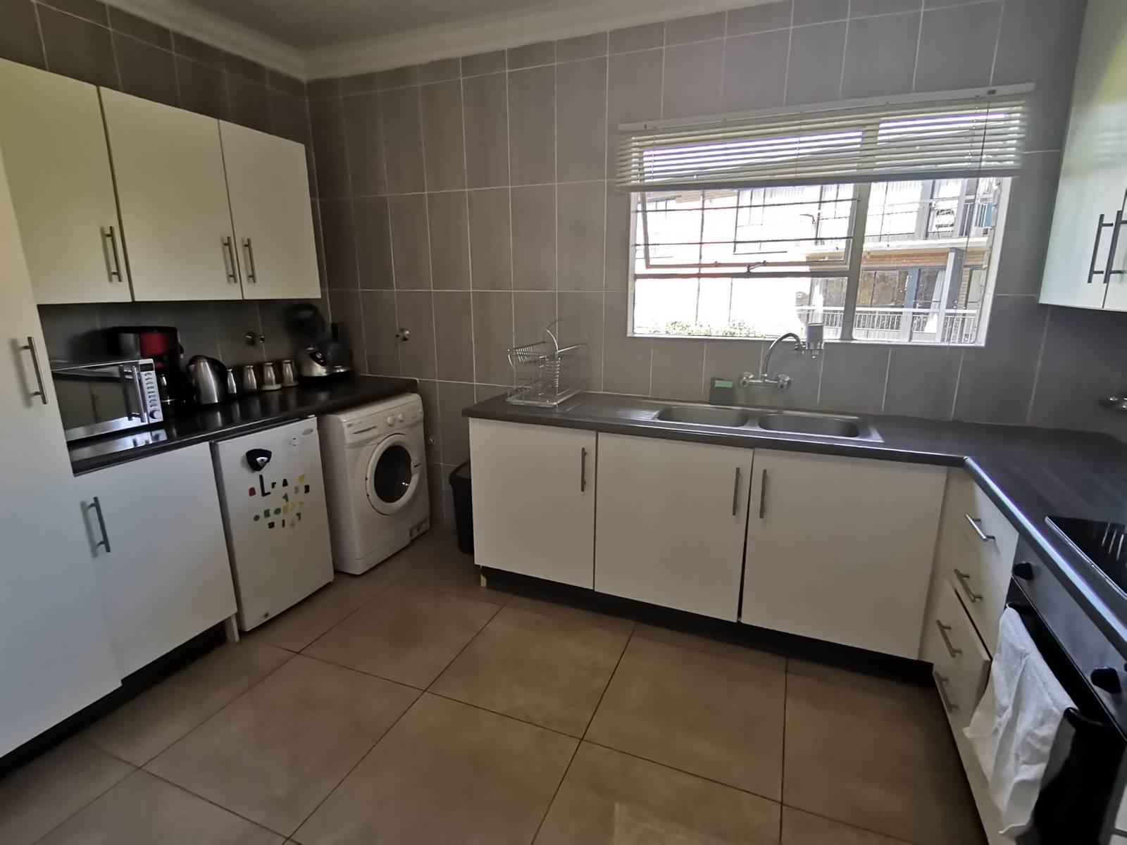 3 Bed Apartment in Kloofendal photo number 3