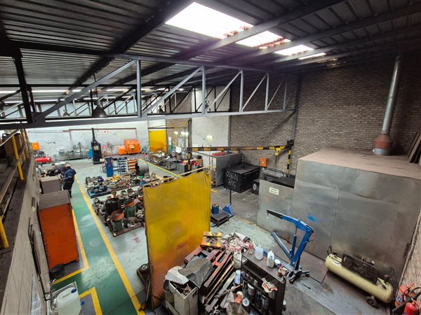 420 m² Industrial space 420 m² Industrial space
