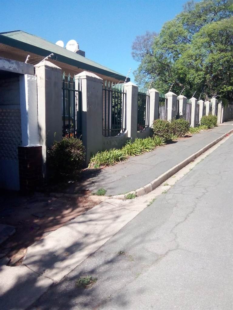 10 Bed House in Auckland Park photo number 11