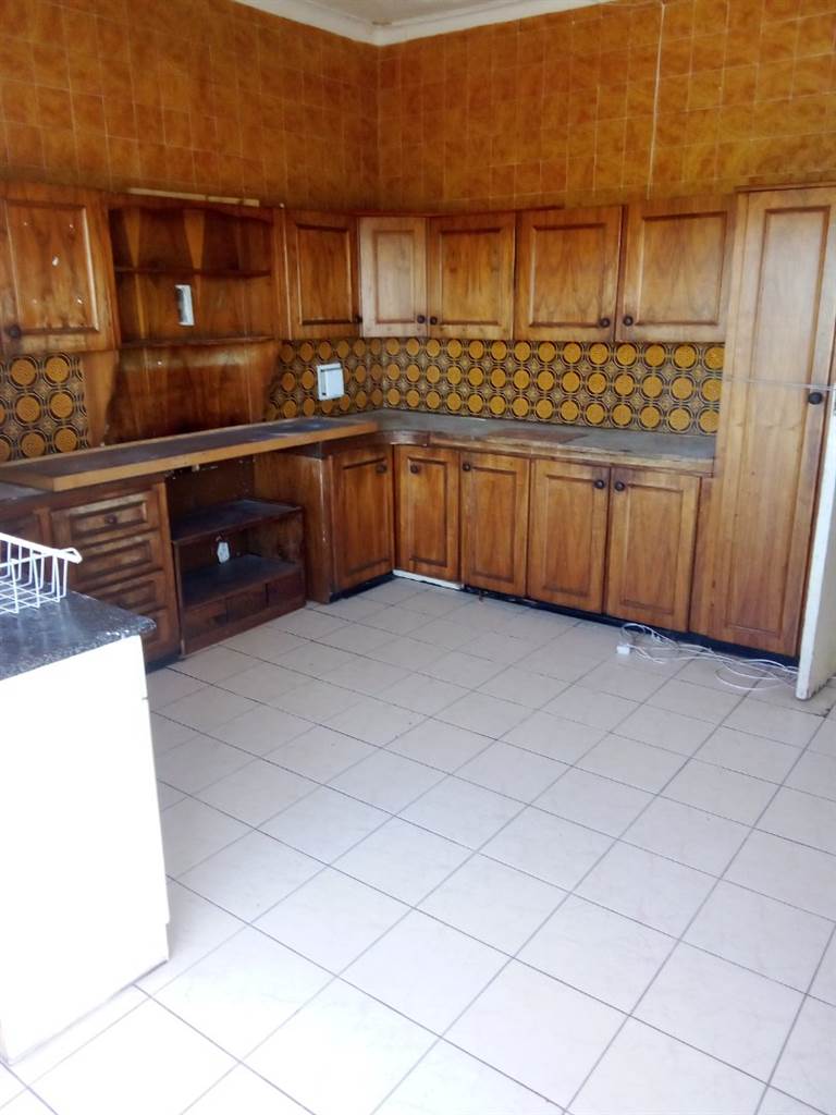 10 Bed House in Auckland Park photo number 17