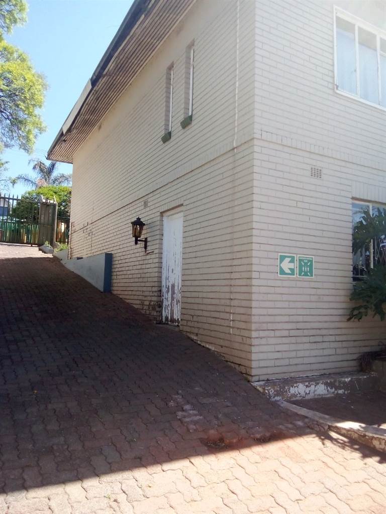 10 Bed House in Auckland Park photo number 7