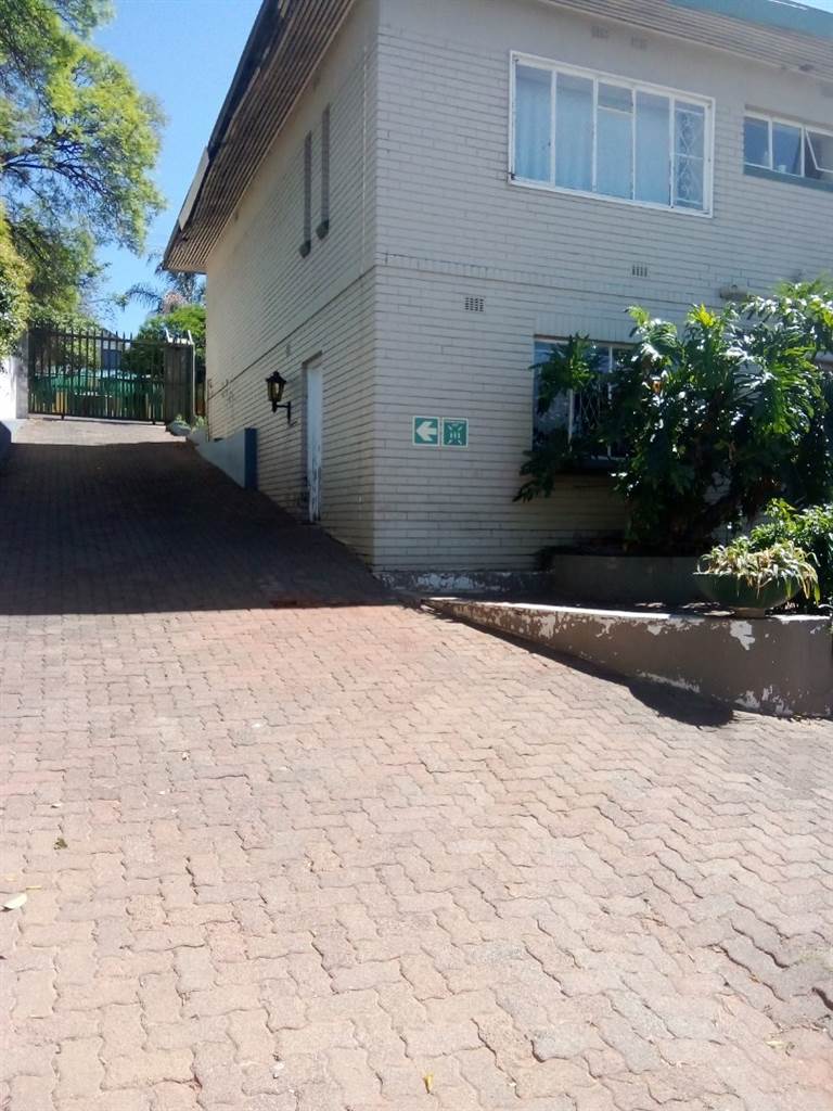 10 Bed House in Auckland Park photo number 12
