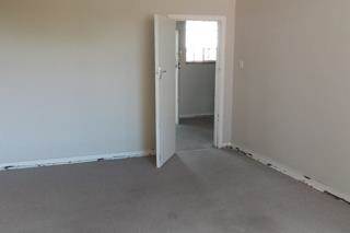 1.5 Bed Apartment in Strubenvale photo number 2