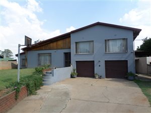 4 Bed House in Lambton Gardens
