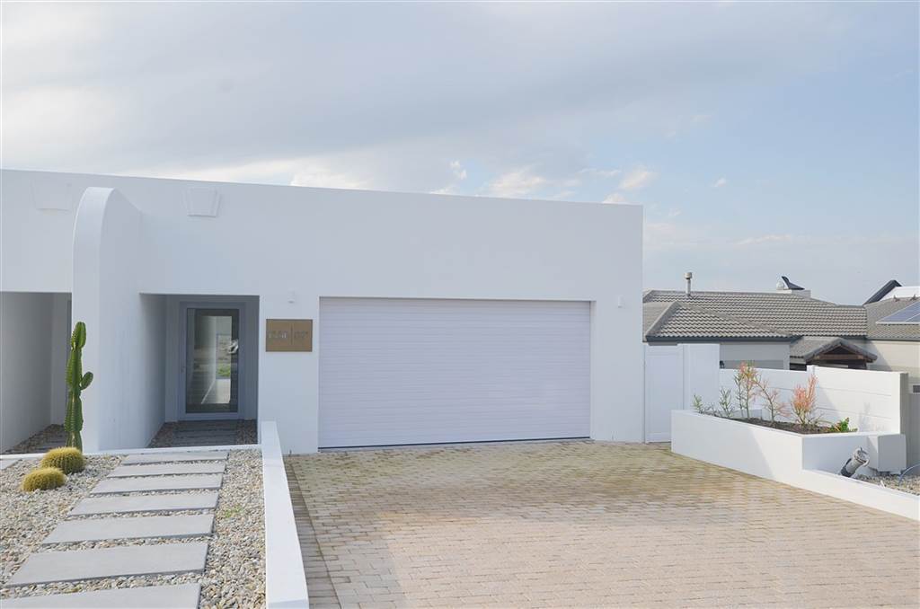 3 Bed House in Yzerfontein photo number 1