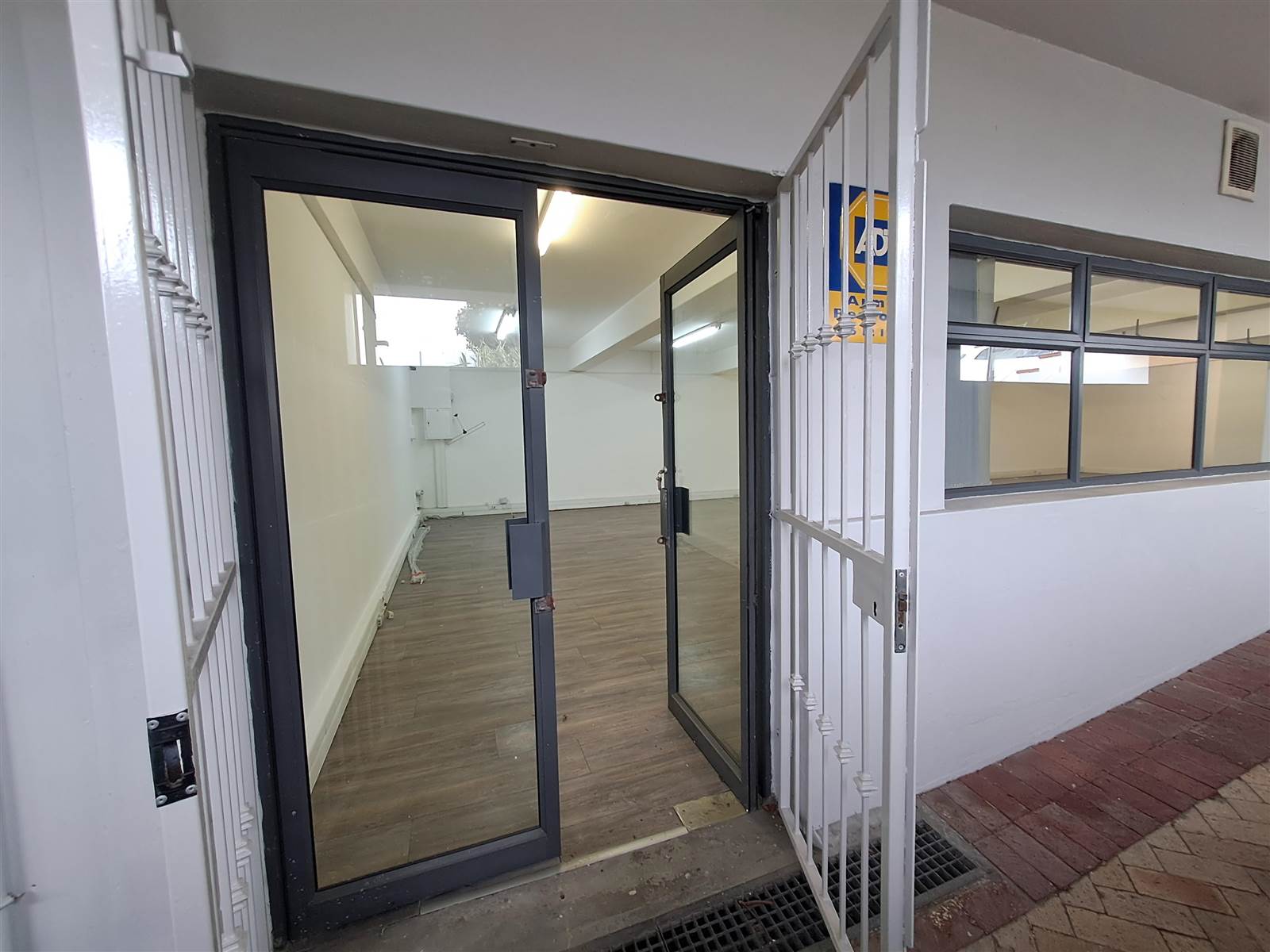 136  m² Commercial space in Pinelands photo number 9