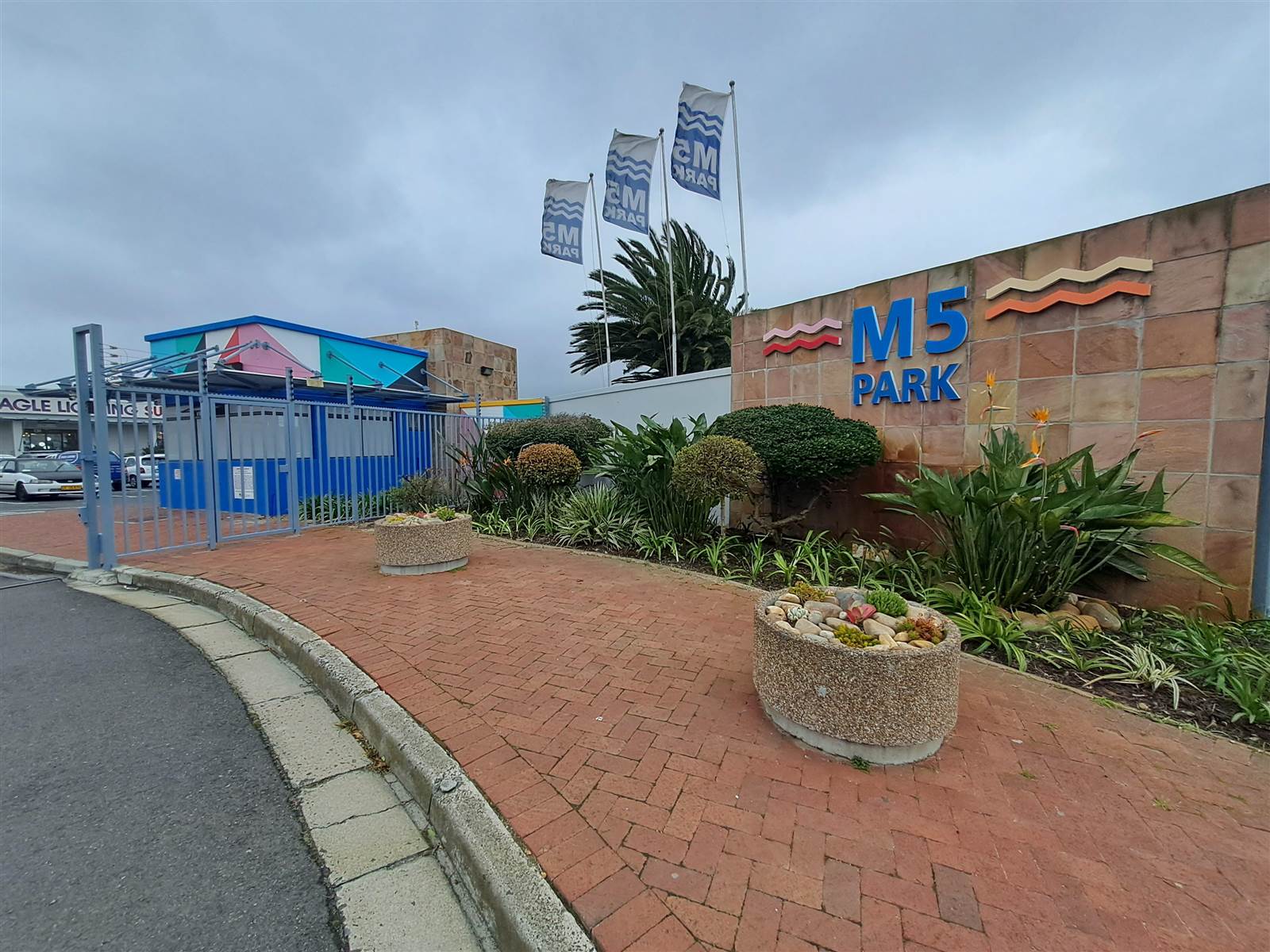 136  m² Commercial space in Pinelands photo number 1