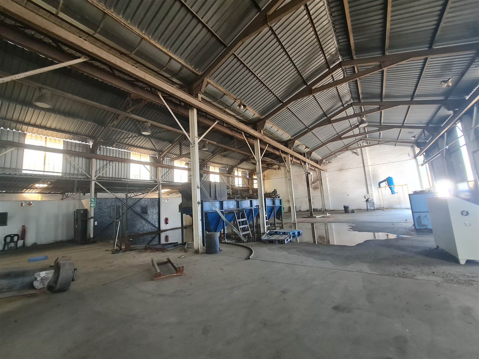 1100  m² Industrial space in Elandsfontein AH photo number 8
