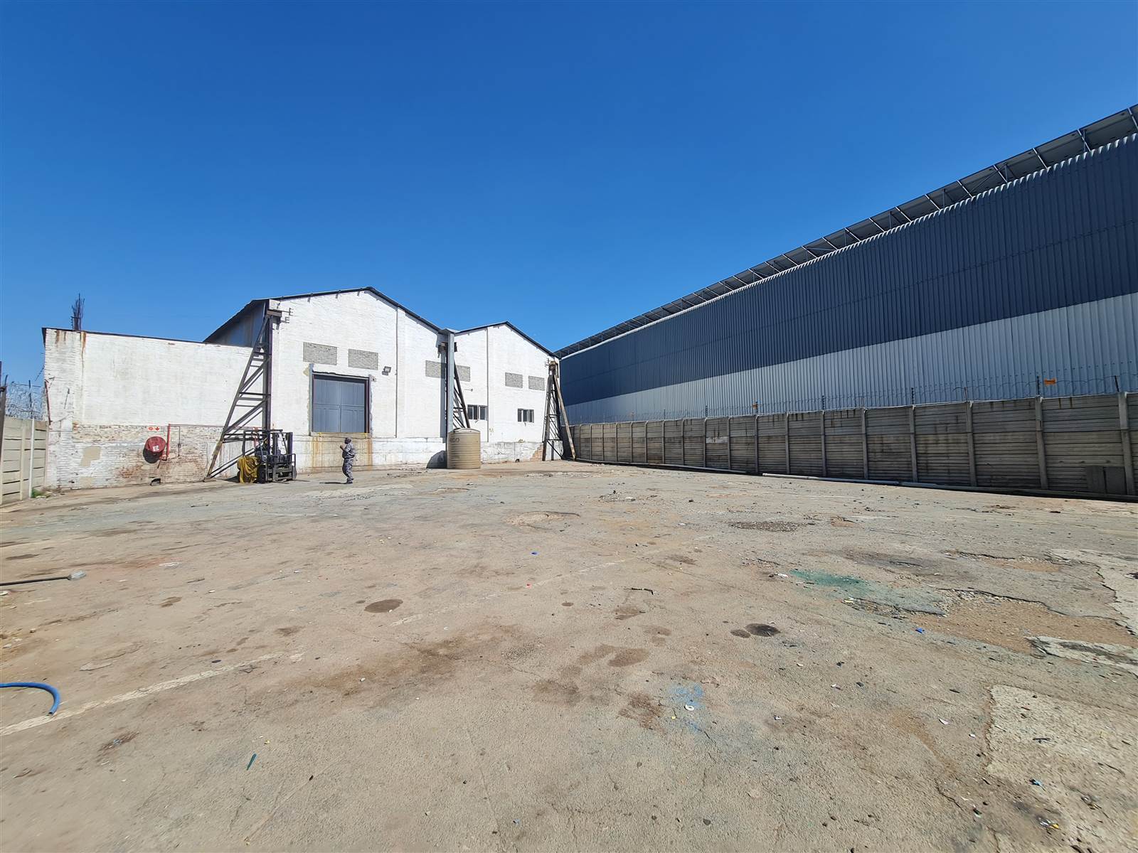 1100  m² Industrial space in Elandsfontein AH photo number 4