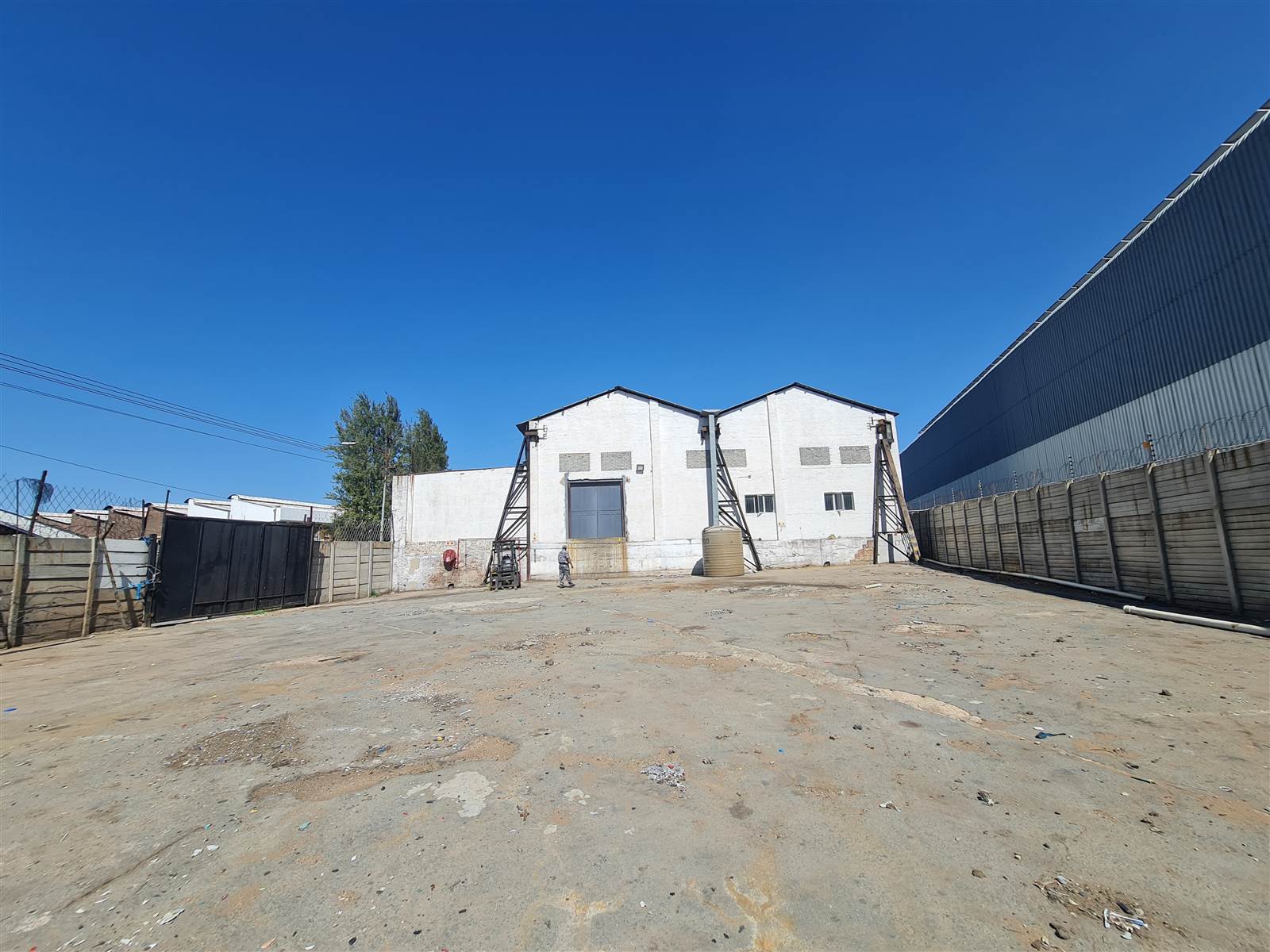 1100  m² Industrial space in Elandsfontein AH photo number 6