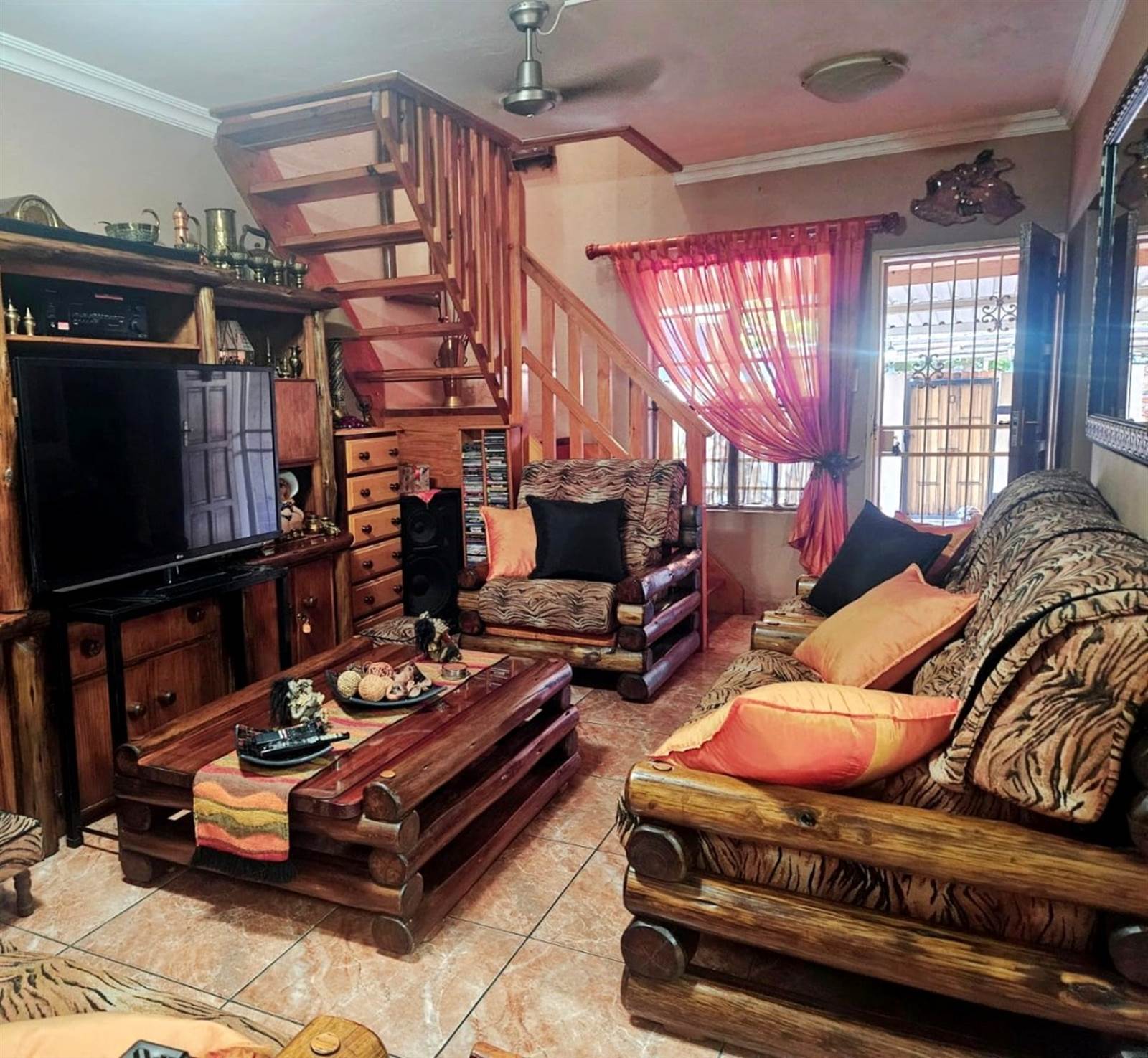 3 Bed Townhouse in Rustenburg Central photo number 3