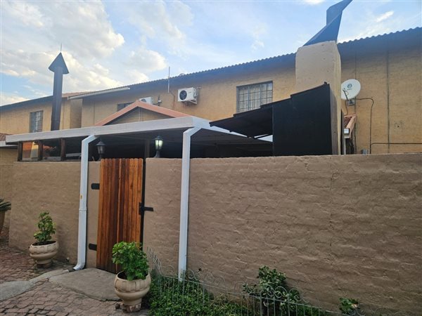 3 Bed Townhouse in Rustenburg Central