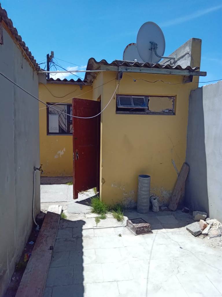 4 Bed House in Nyanga photo number 23