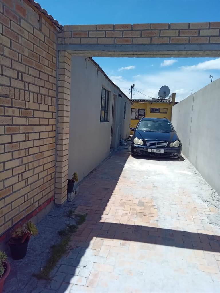 4 Bed House in Nyanga photo number 4