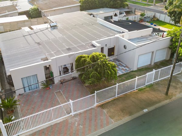 5 Bedroom House 5 Bedroom House