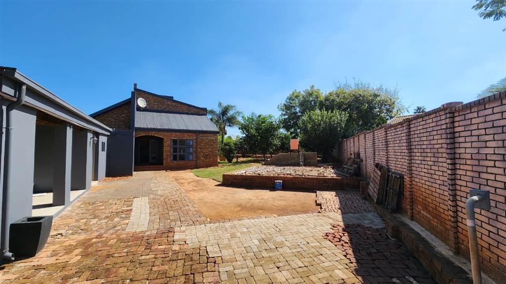 3 Bed House in Doornpoort and surrounds photo number 5