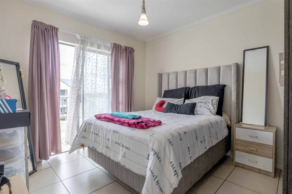 2 Bed Townhouse in Greenstone Crest photo number 6