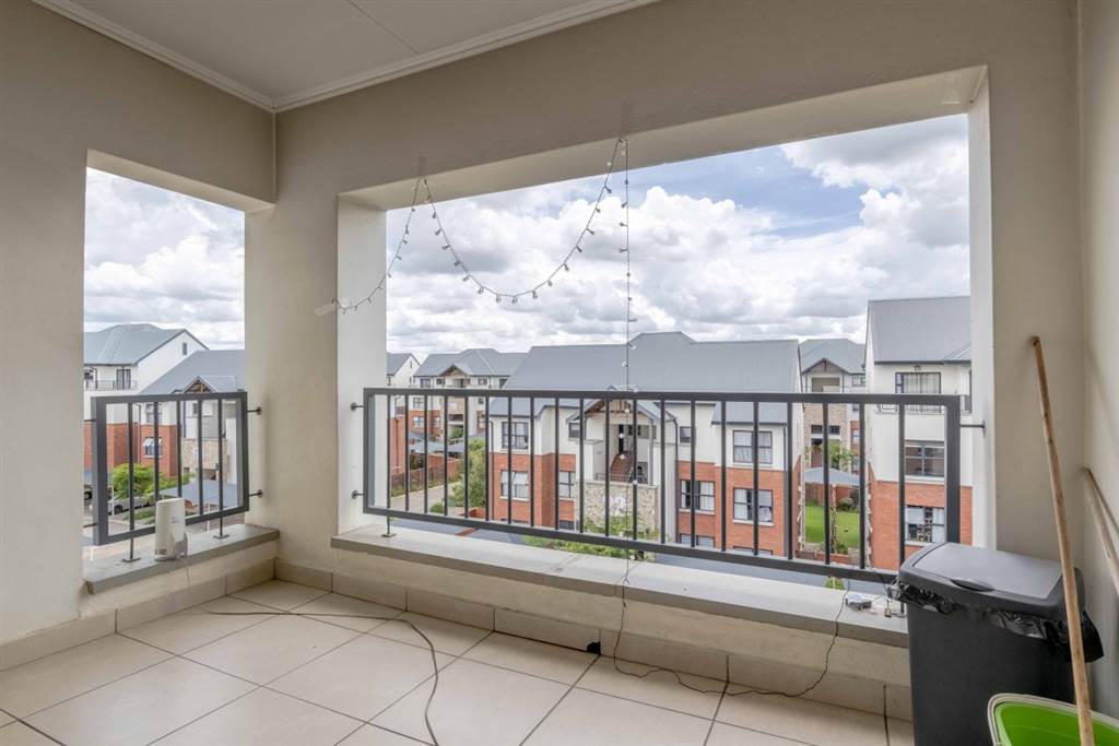 2 Bed Townhouse in Greenstone Crest photo number 9