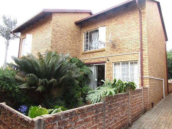 2 Bed Townhouse in Hennopspark