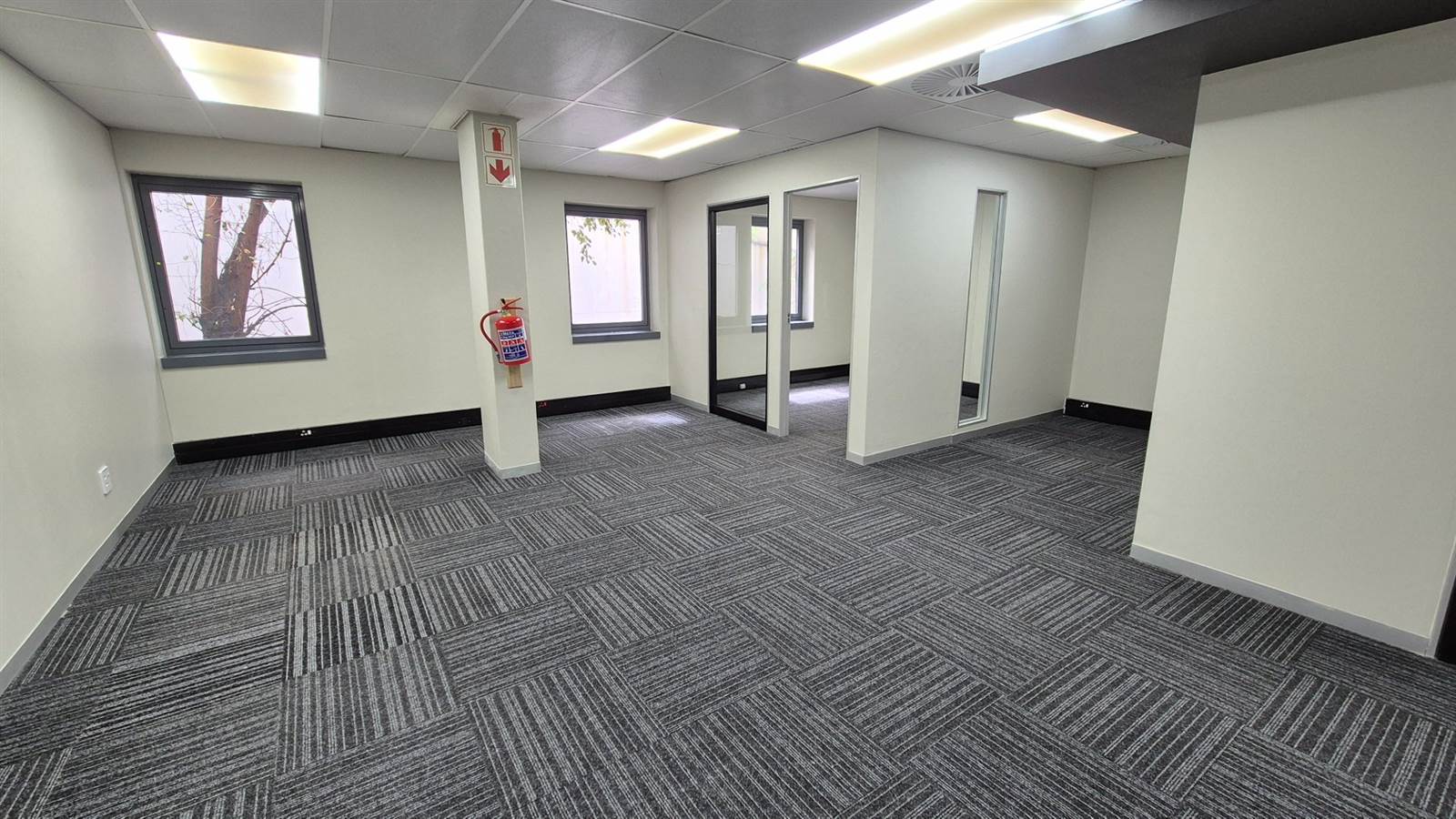 102  m² Office Space in Menlyn photo number 9