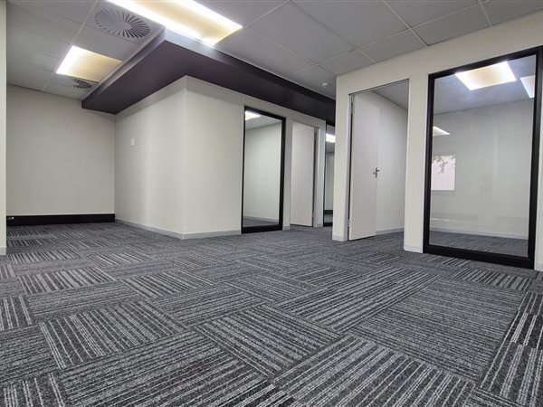 102  m² Office Space in Menlyn