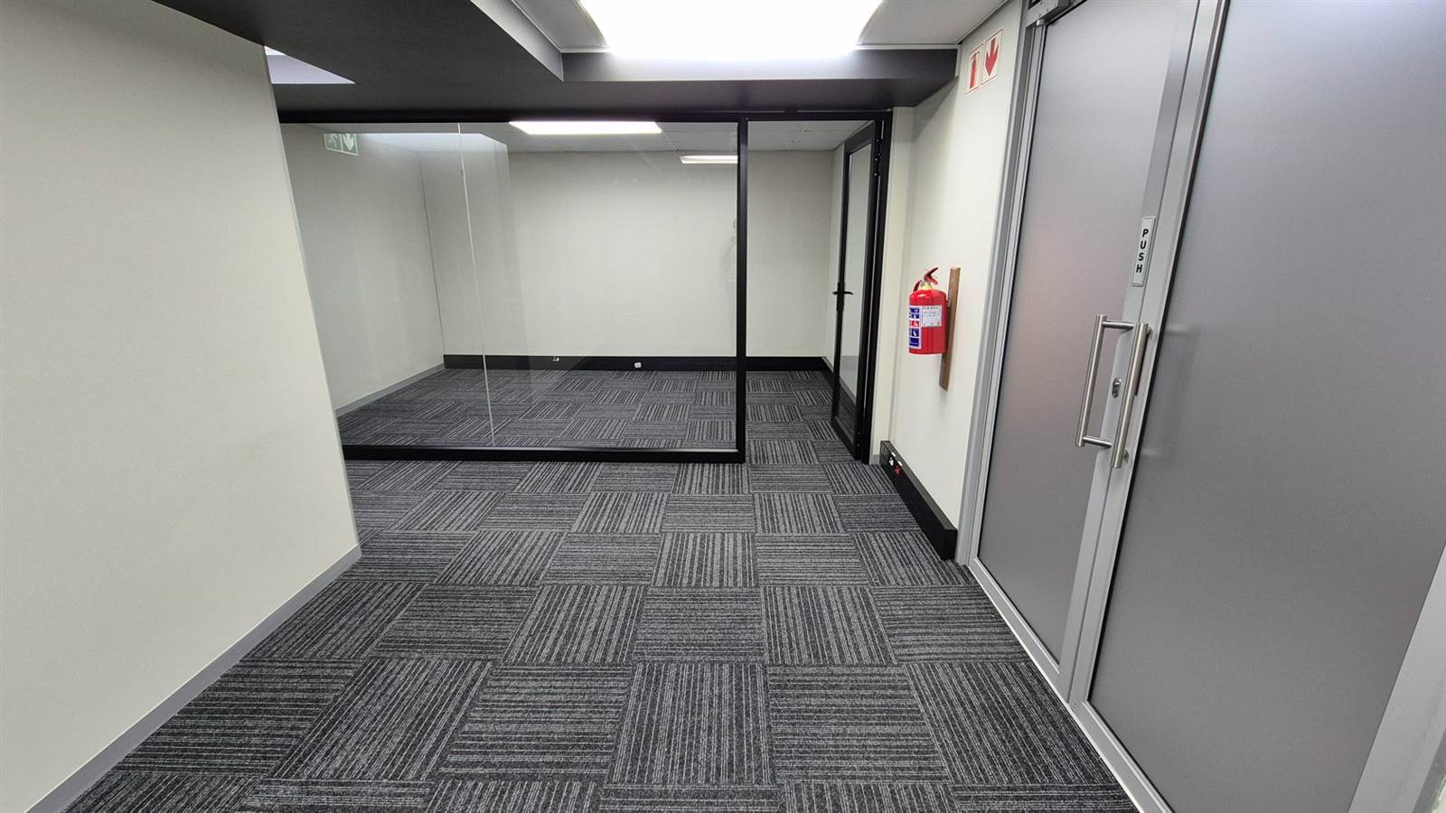 102  m² Office Space in Menlyn photo number 5