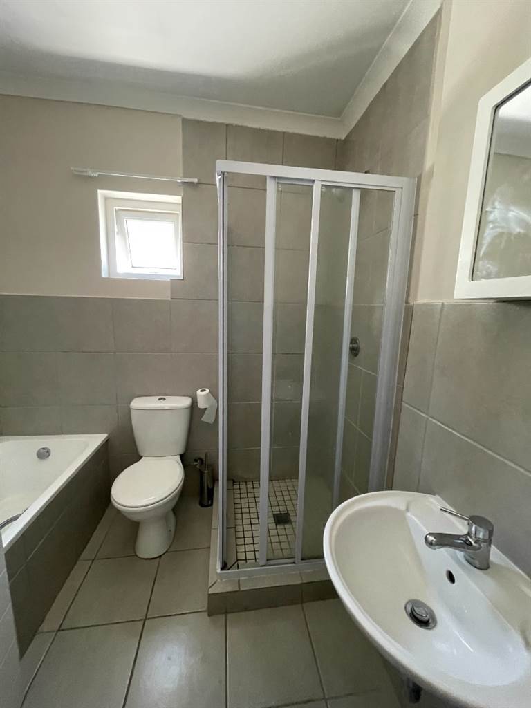 2 Bed Apartment in Klein Parys photo number 10