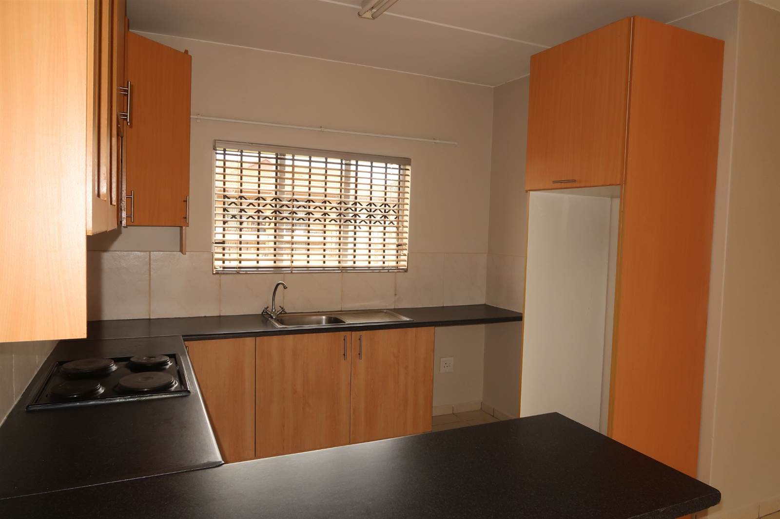 2 Bed Townhouse in Grobler Park photo number 5