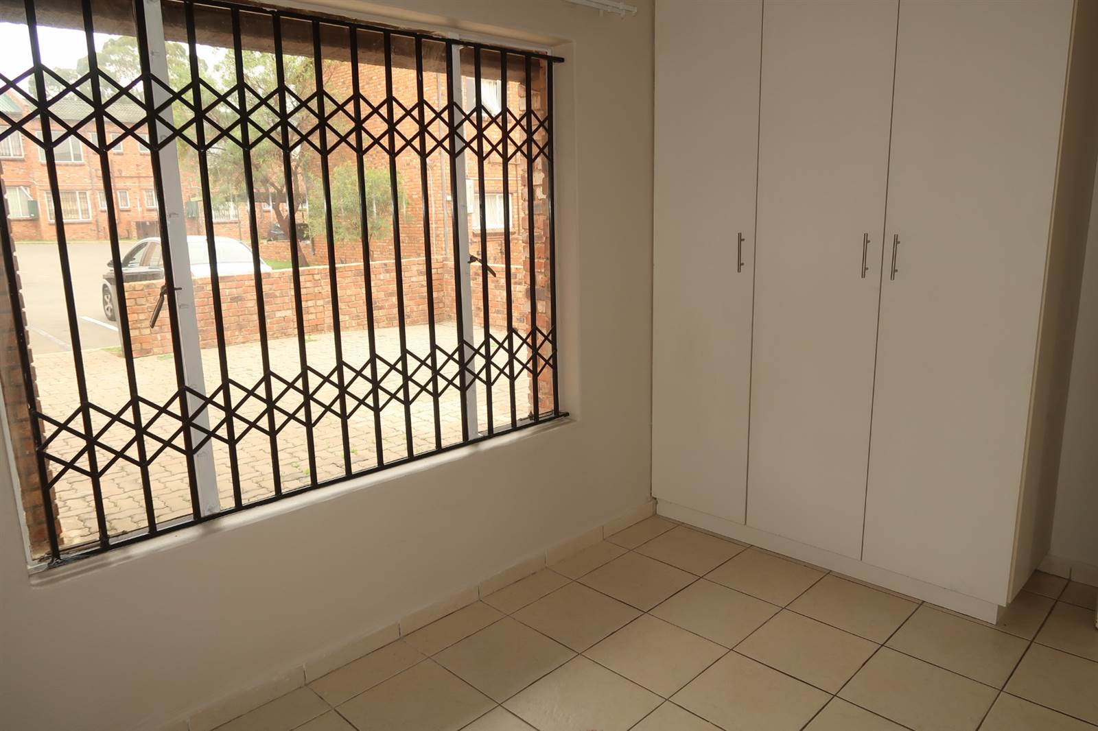 2 Bed Townhouse in Grobler Park photo number 14