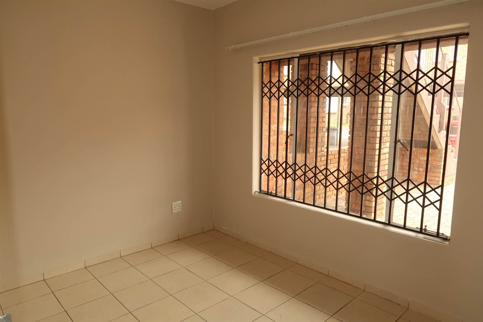 2 Bed Townhouse in Grobler Park photo number 13